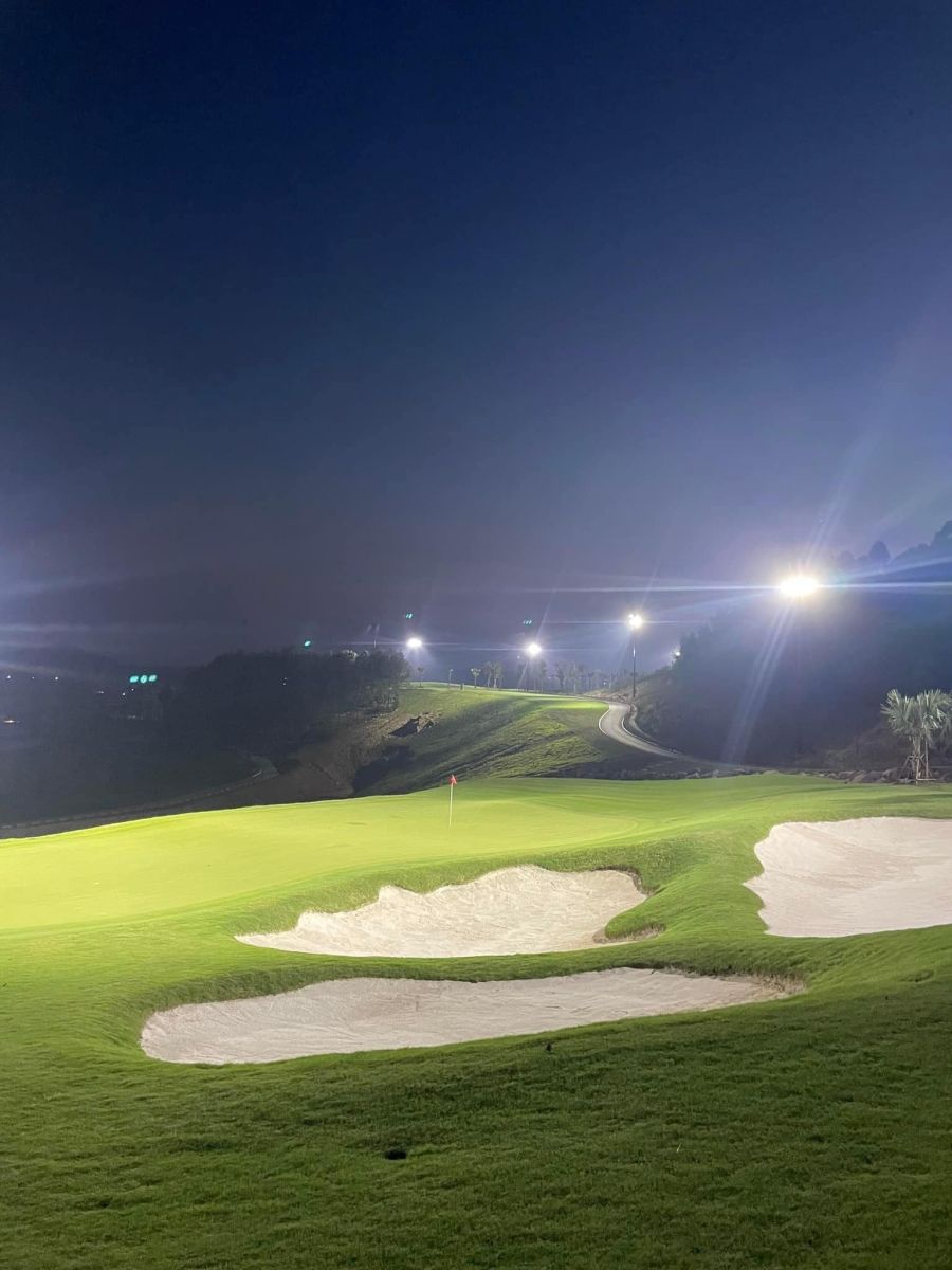 Night golf at Stone Highland Golf Course